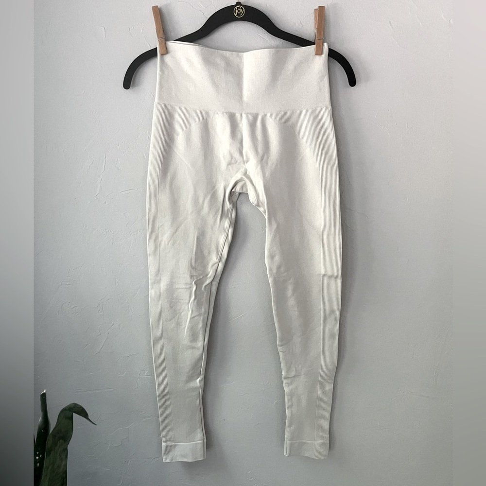 NEW SET ACTIVE SCULPTFLEX LEGGINGS IN OAT MILK S - Picture 3 of 6